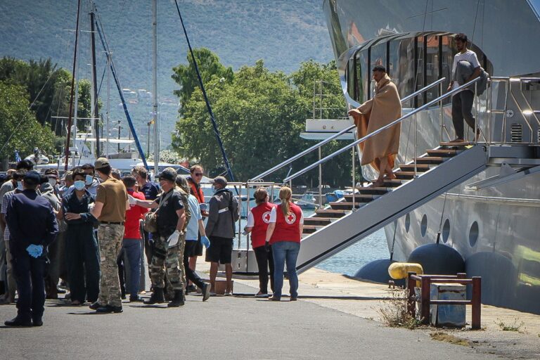 Ν. Μηταράκης στο Πρώτο: Μεγάλη μπίζνα η διακίνηση μεταναστών- 5 εκατ. τα έσοδα για τον διακινητή πίσω από το ναυάγιο της Πύλου (audio)