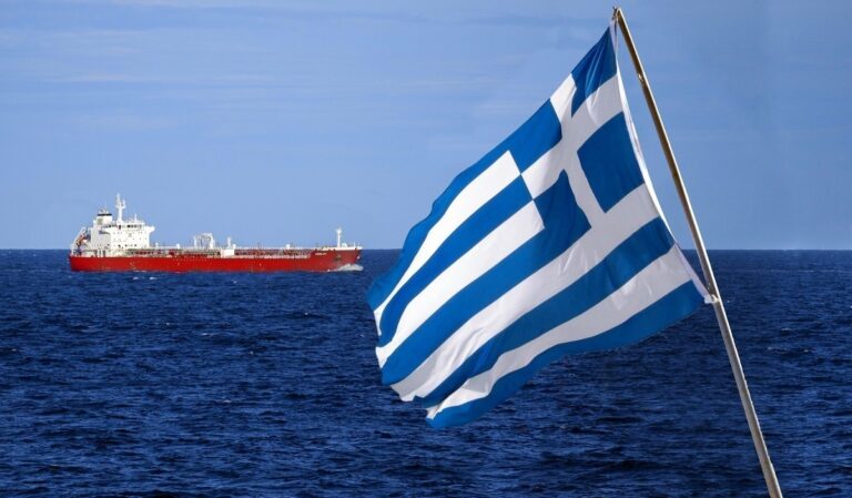 Ναυτικό Επιμελητήριο: Η ελληνική σημαία σταθερά στις υψηλότερες θέσεις μεταξύ των εθνικών νηολογίων