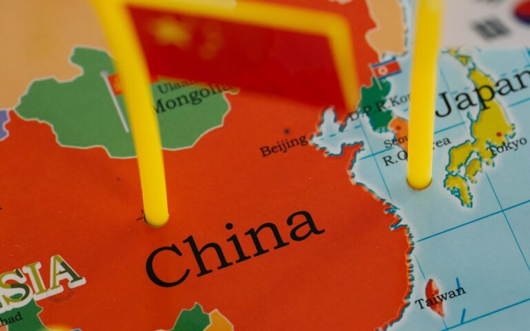 Κίνα: Ο οίκος αξιολόγησης S&P Global αναθεωρεί προς τα κάτω την πρόβλεψή του για την ανάπτυξη της