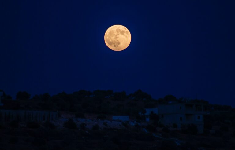Πανσέληνος Ιουνίου: Πότε θα γίνει ορατό το «Φεγγάρι της Φράουλας»