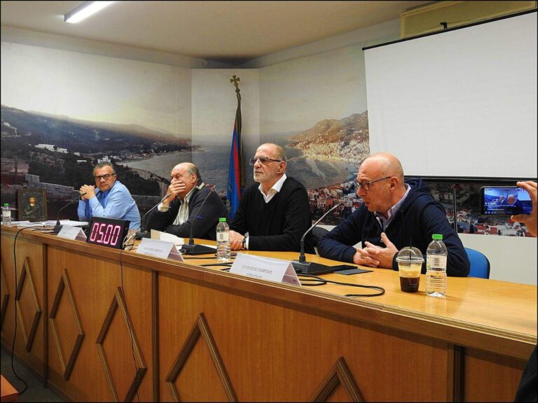Επανέρχεται στο δημοτικό συμβούλιο της Ανατολικής Σάμου το θέμα της αστικής συγκοινωνίας