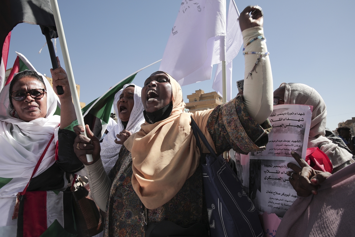 Σουδάν: Τέλος στις διαπραγματεύσεις βάζει ο στρατός – Στους δρόμους βγαίνει το βαρύ πυροβολικό