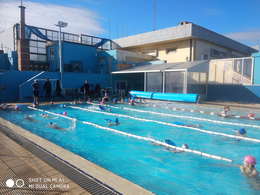 Χανιά: 49 Δημοτικά σχολείο και 1515 μαθητές συμμετείχαν στα μαθήματα κολύμβησης