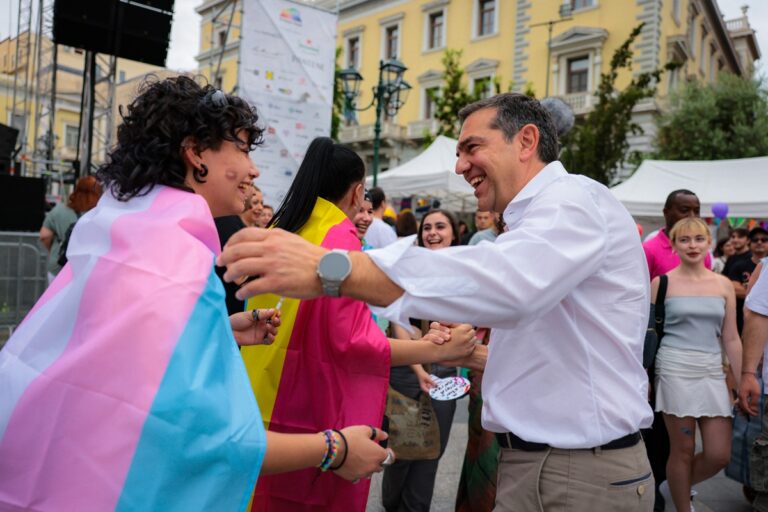 Στο Athens Pride o Αλέξης Τσίπρας – Πλήθος κόσμου στην πορεία Υπερηφάνειας