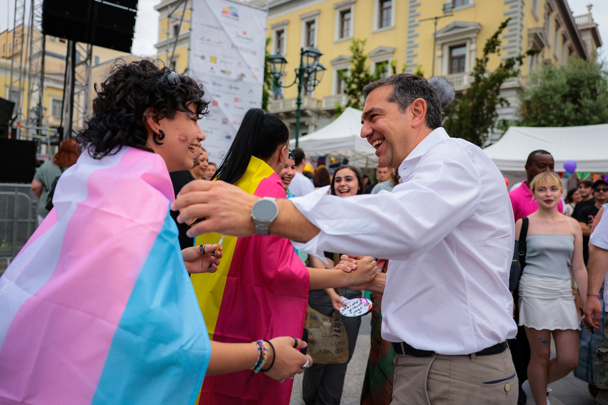 Στο Athens Pride o Αλέξης Τσίπρας – Πλήθος κόσμου στην πορεία Υπερηφάνειας