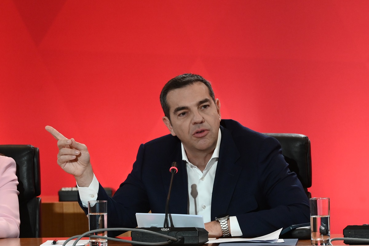 Τσίπρας: Μόνο ο ΣΥΡΙΖΑ μπορεί να κοιτάξει στα μάτια τη Δεξιά – Έχει πρόγραμμα με θέσεις διαμετρικά αντίθετες με το νεοφιλελεύθερο σχέδιο της ΝΔ