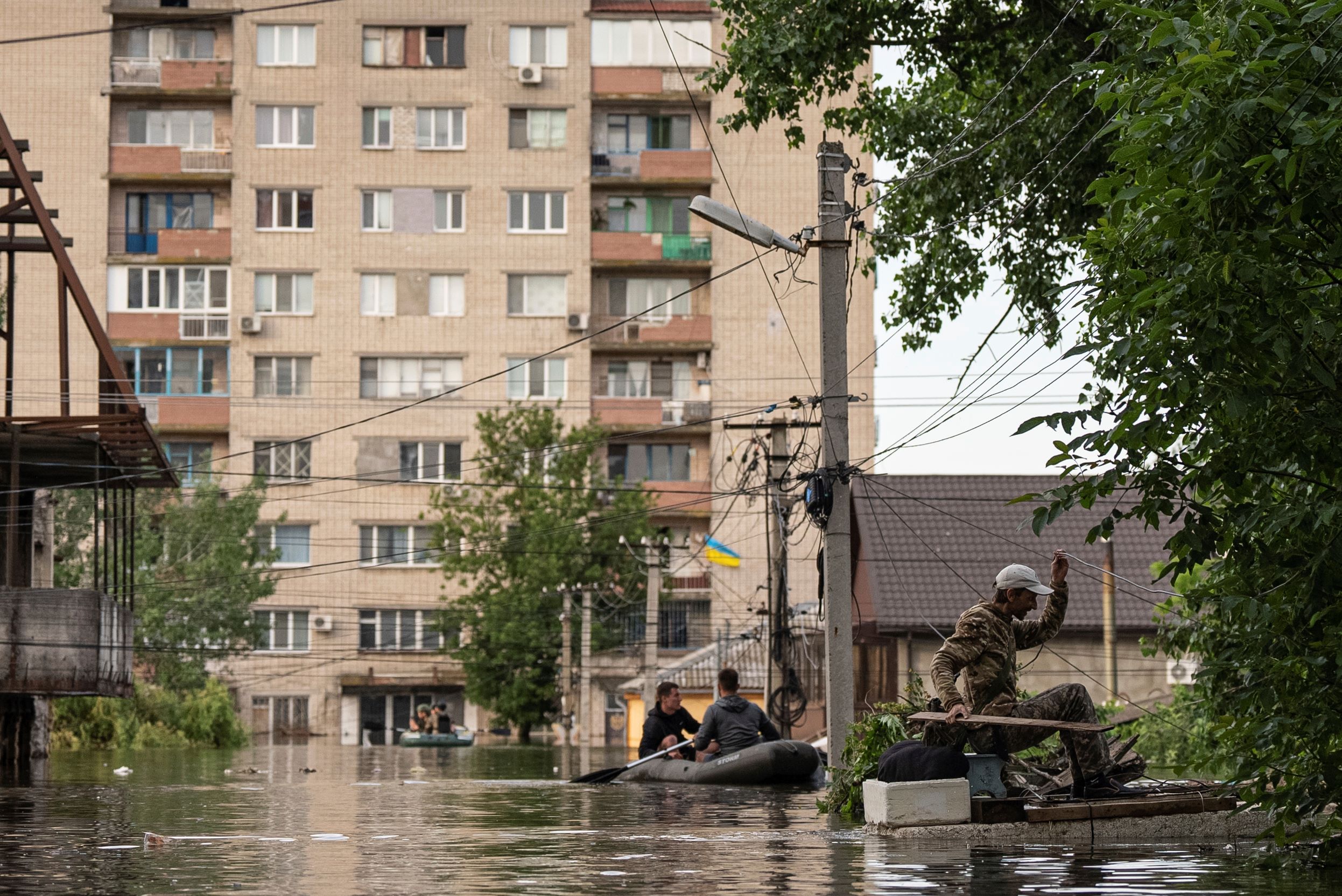 Ουκρανία: Κατοχή, βομβαρδισμοί και τώρα πλημμύρες – Ο ατελείωτος εφιάλτης των κατοίκων της Χερσώνας