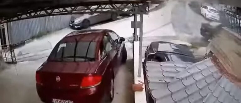 Θεσσαλονίκη: Αυτοκίνητο “προσγειώθηκε” σε αυλή σπιτιού
