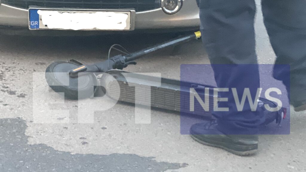 Καλαμάτα: Σφοδρή σύγκρουση αυτοκινήτου με πατίνι στο οποίο επέβαιναν δύο 15χρονοι (εικόνες)