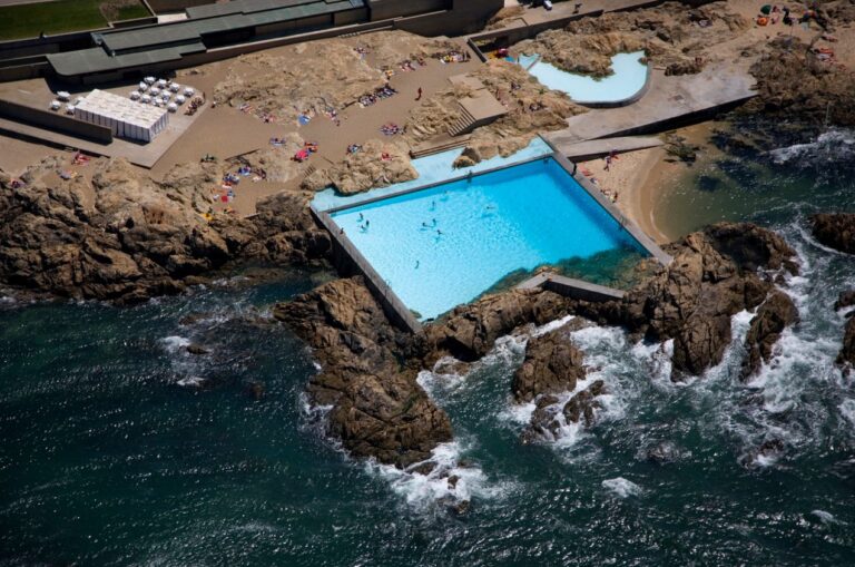 Η πισίνα που είχε σχεδιάσει ο αρχιτέκτονας Αlvaro Siza του δίνει έμπνευση για ένα ακόμα δημιούργημα