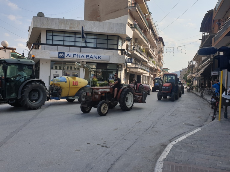 Συλλαλητήριο αγροτών στον Τύρναβο: «Η επόμενη κυβέρνηση να σκύψει στα προβλήματά μας»