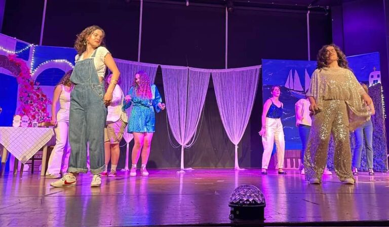 “Mammamia: Themusical!” Εντυπωσιακή παράσταση μαθητών στα Τρίκαλα