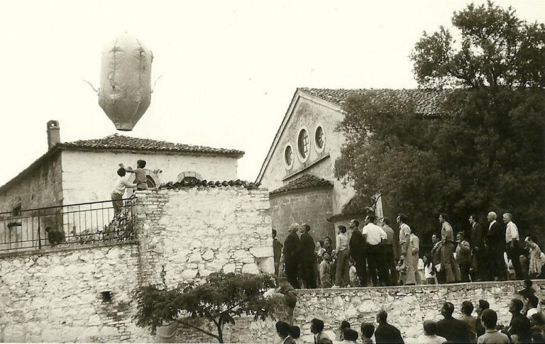 Το φανάρι της Αγίας Τριάδας στην Αγιάσο της Λέσβου