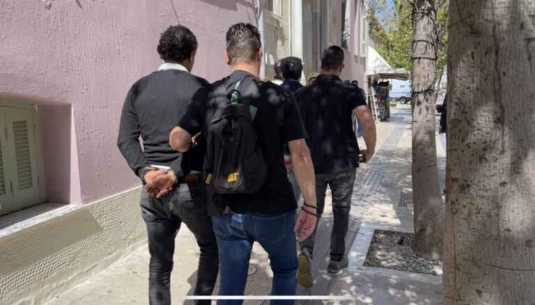 Ηράκλειο: Δίωξη σε βαθμό κακουργήματος στους δύο Αιγύπτιους διακινητές των μεταναστών που διασώθηκαν νοτίως της Κρήτης – Τι ισχυρίζονται