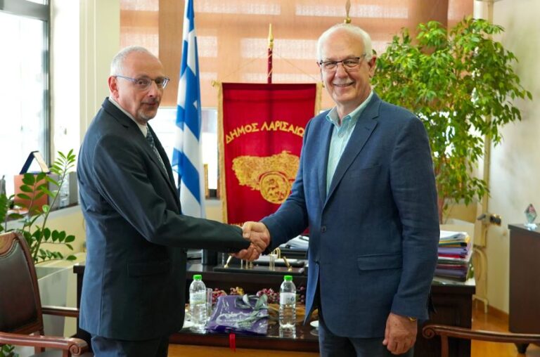 Σε Αμπελάκια και Λάρισα, ο πρέσβης του Ισραήλ