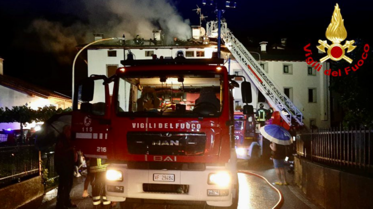 Ιταλία: Πυρκαγιά σε λεωφορείο σε αυτοκινητόδρομο κοντά στην Γένοβα – Σώοι όλοι οι επιβάτες