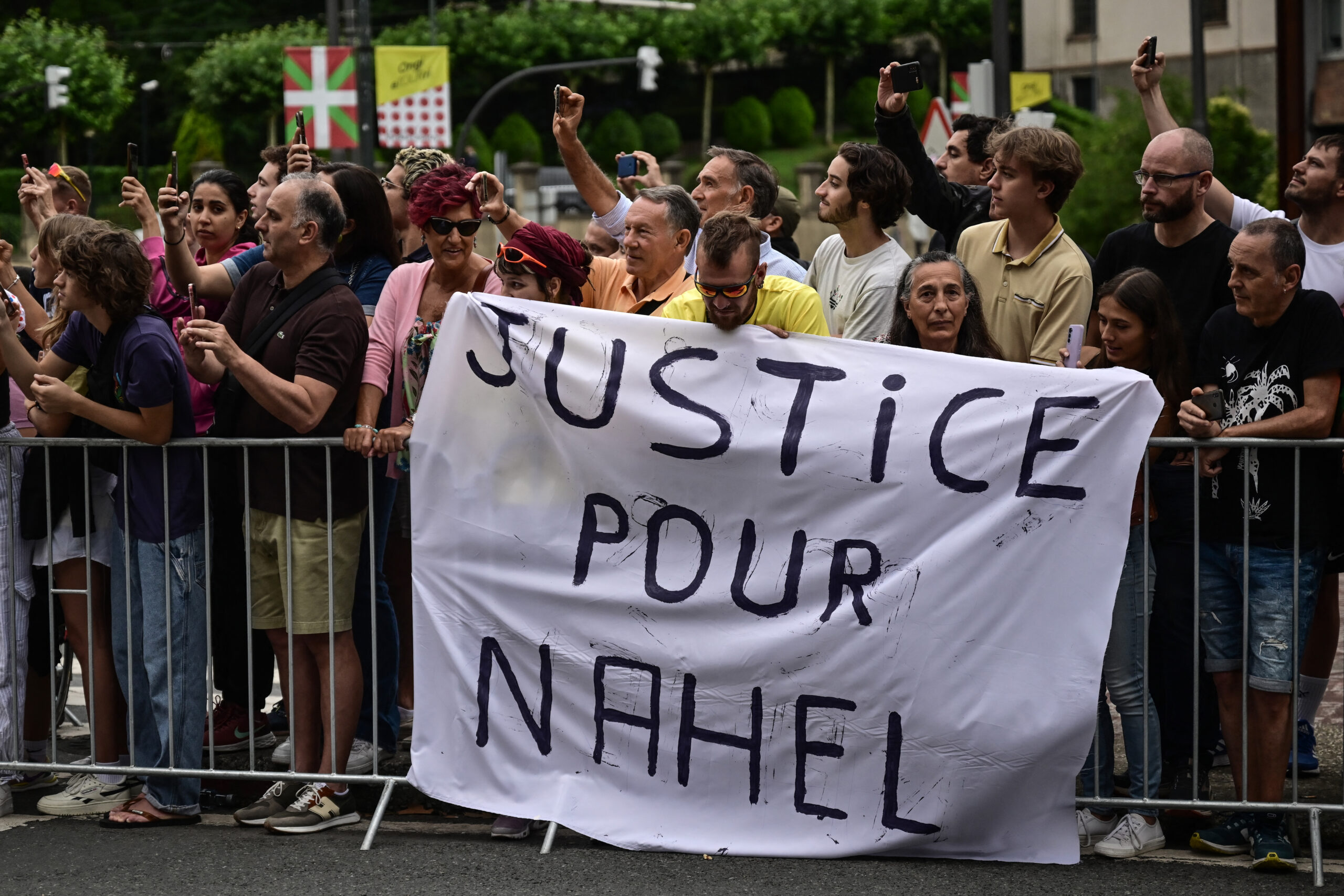Δολοφονία 17χρονου: Μετρά τις πληγές της η Γαλλία – Συγκεντρώσεις αλληλεγγύης στα δημαρχεία