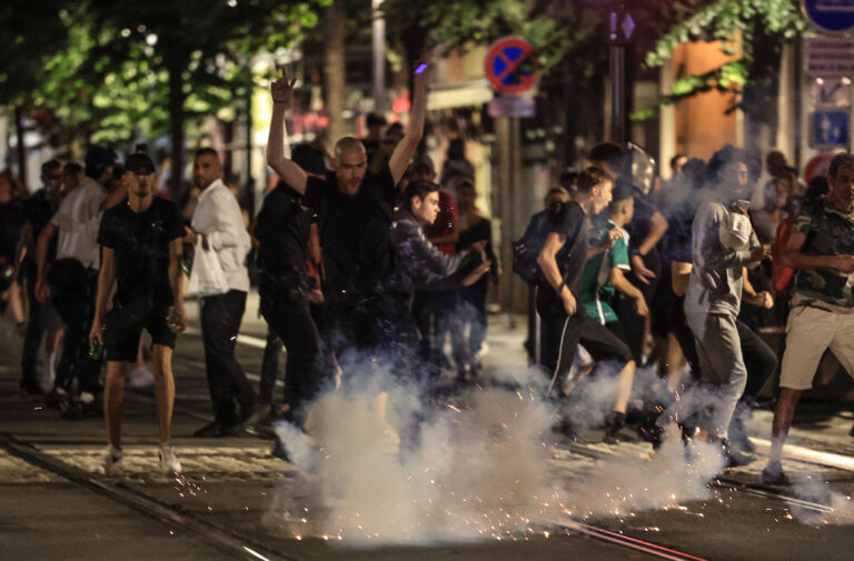 Δολοφονία 17χρονου στη Γαλλία: Η επόμενη μέρα μετά τη νέα νύχτα ταραχών, 719 συλλήψεις – Έκτακτη σύσκεψη Μακρόν