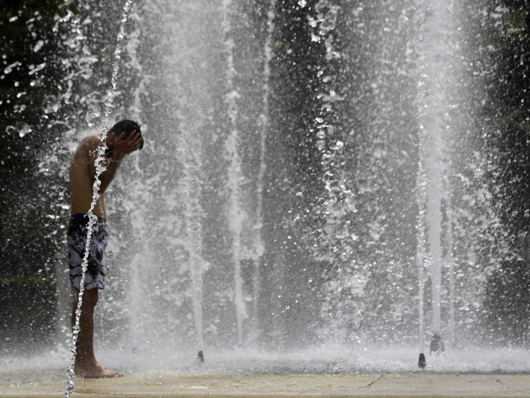 Απότομη αύξηση της θερμοκρασίας προβλέπουν για φέτος και το 2024 οι επιστήμονες