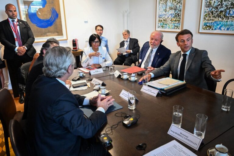 Παράθυρο διαλόγου της κυβέρνησης της Βενεζουέλας με την αντιπολίτευση στο περιθώριο της συνόδου Κορυφής ΕΕ-CELAC