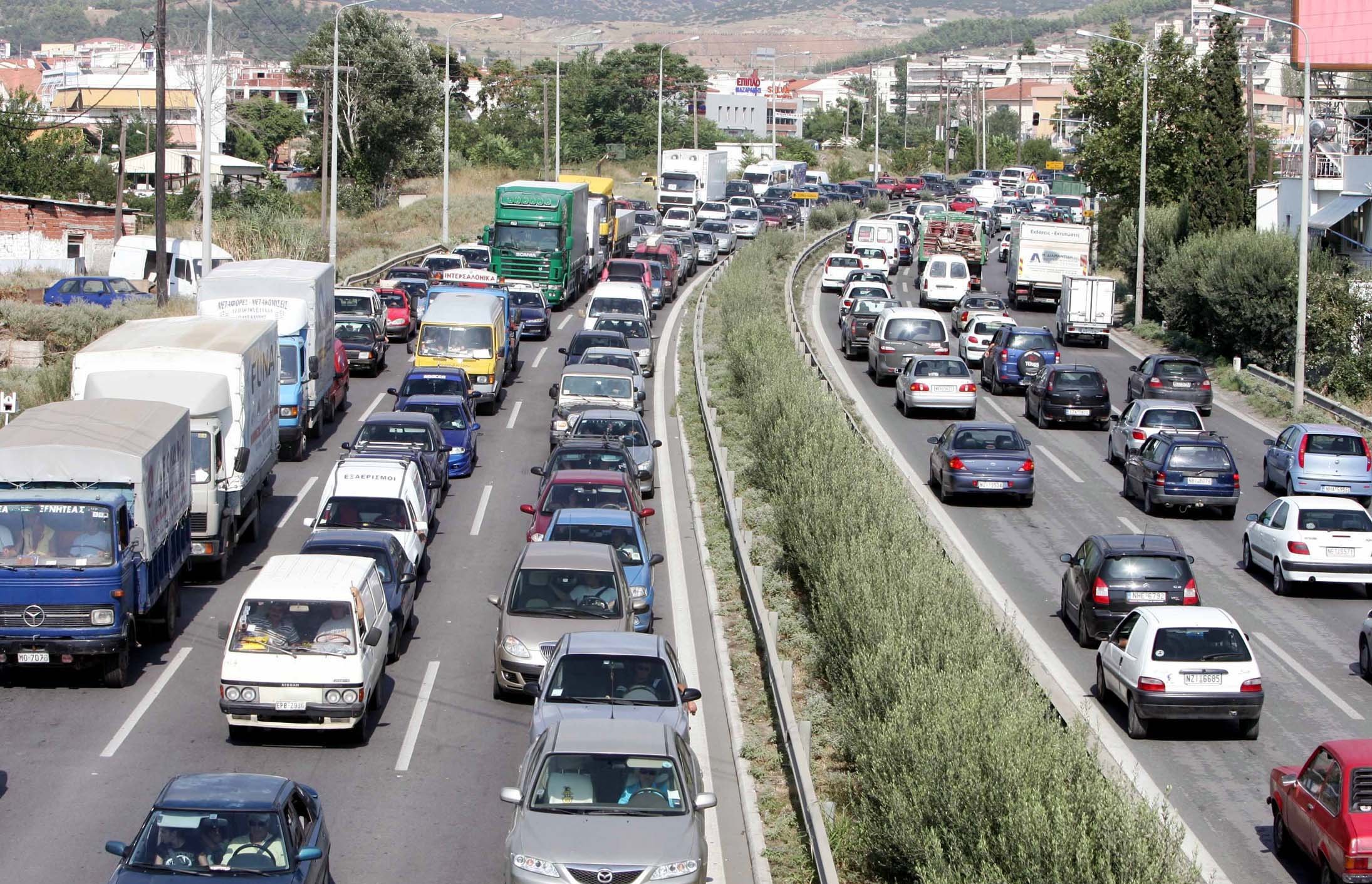 Καραμπόλα με υλικές ζημιές στην εθνική οδό Θεσσαλονίκης-Μουδανίων