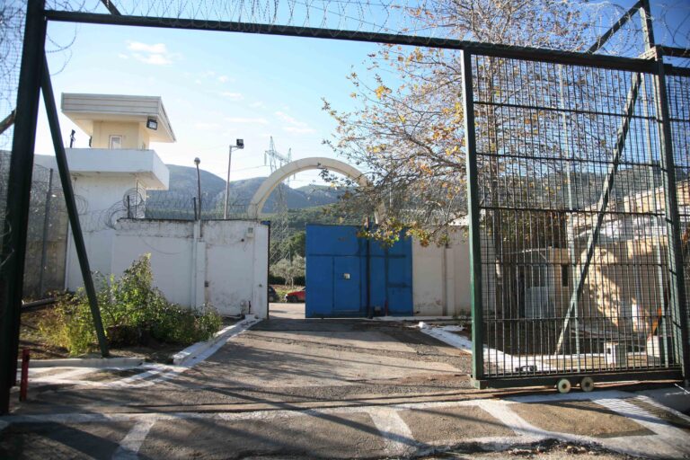 Άγρια συμπλοκή ανάμεσα σε κρατουμένους στις φυλακές ανηλίκων Αυλώνα – Οκτώ τραυματίες