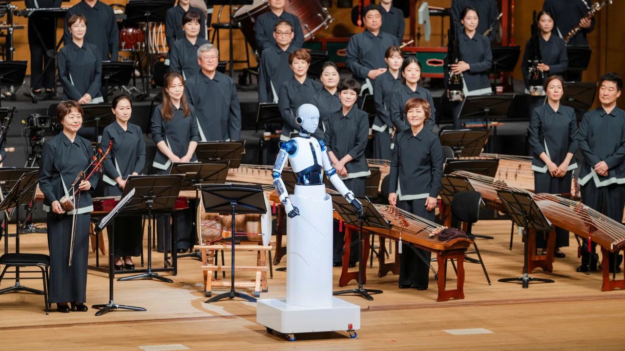 230702211402-01-robot-orchestra-seoul-070223