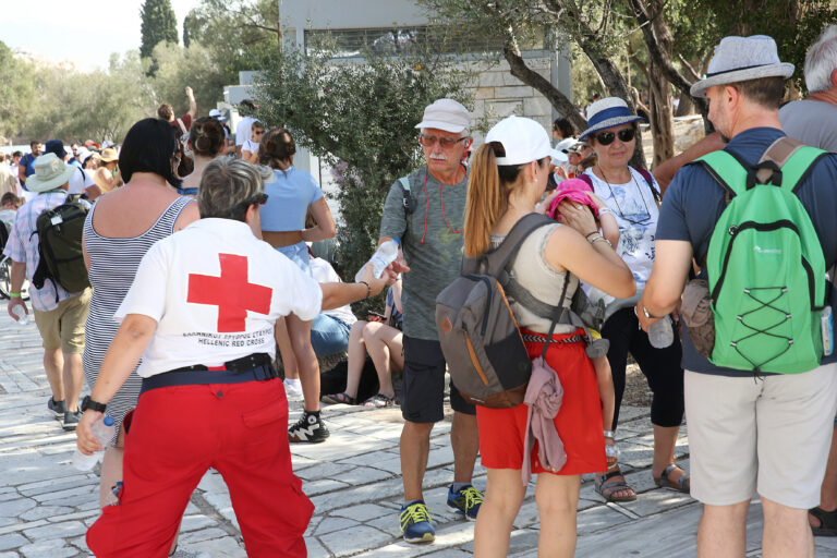 Καύσωνας διαρκείας σε όλη τη χώρα – Υψηλός ο κίνδυνος για πυρκαγιές