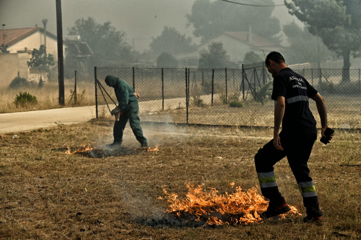Αντιδήμαρχος Δερβενοχωρίων: Δεν κινδυνεύει κανένας οικισμός από την πυρκαγιά – Θα καταφέρουμε να την περιορίσουμε