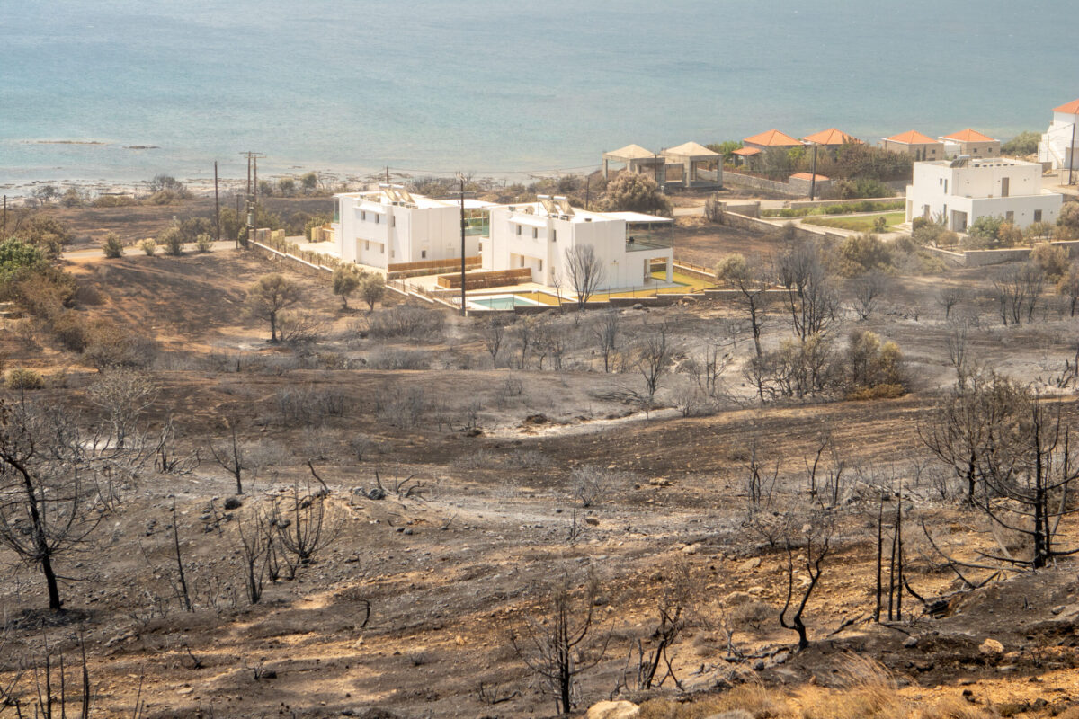 Ρόδος: Υπο έλεγχο η πυρκαγιά- Σε επιφυλακή οι δυνάμεις πυρόσβεσης για τυχόν αναζωπυρώσεις