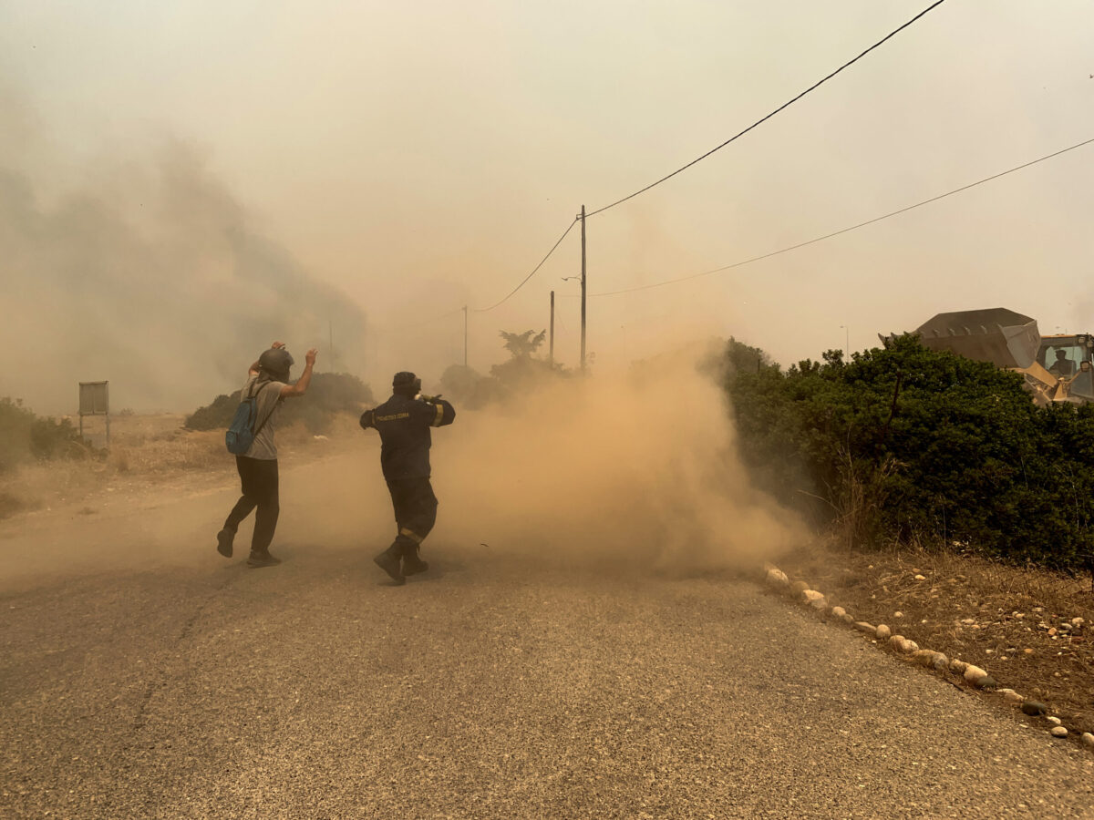 Πυρκαγιές: Στο «κόκκινο» η πολιτική αντιπαράθεση – Επίδομα 534 ευρώ για τους εργαζομένους στις πληγείσες περιοχές