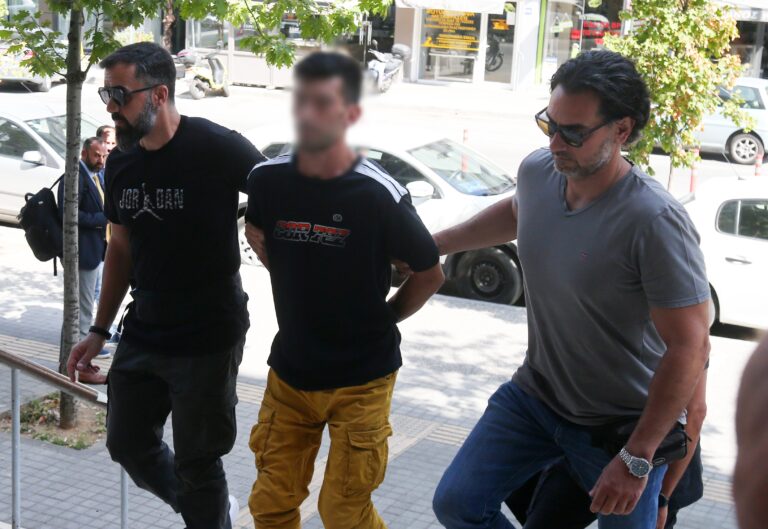 Ανθρωποκτονία στη Μενεμένη: Το κατώφλι του δικαστικού Μεγάρου πέρασε ο δράστης της άγριας δολοφονίας
