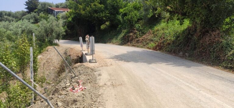 Παράσταση διαμαρτυρίας στο Δημαρχείο  Ζαγοράς- Μουρεσίου για τον οδικό αποκλεισμό