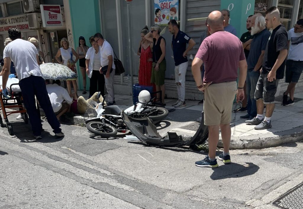 Καλαμάτα: Σοβαρός τραυματισμός οδηγού μηχανής στο κέντρο της πόλης (φωτογραφίες)