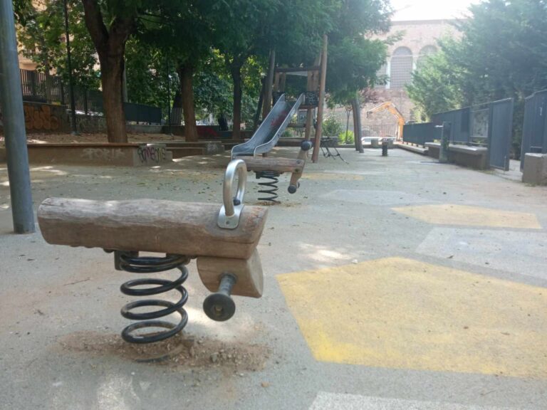 Θεσσαλονίκη: Αντιδράσεις για το “ξήλωμα” της παιδικής χαράς στην Αχειροποίητο
