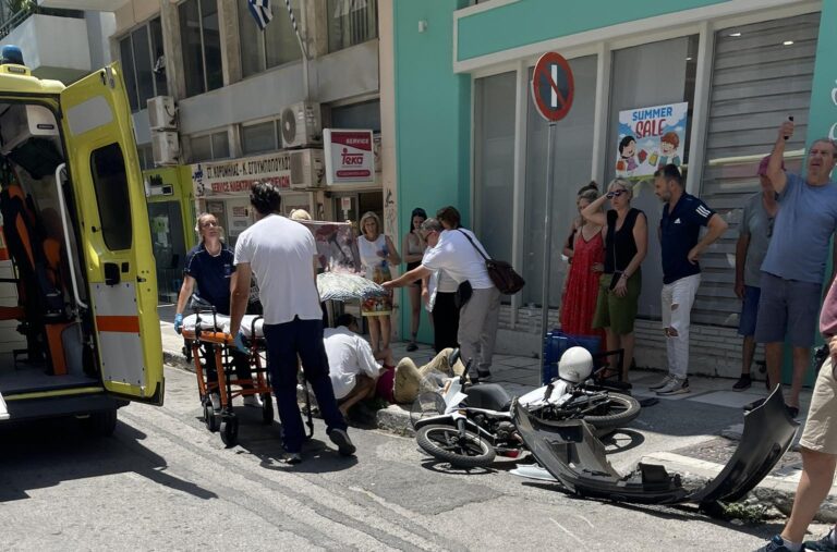 Καλαμάτα: Σοβαρός τραυματισμός οδηγού μηχανής στο κέντρο της πόλης (φωτογραφίες)