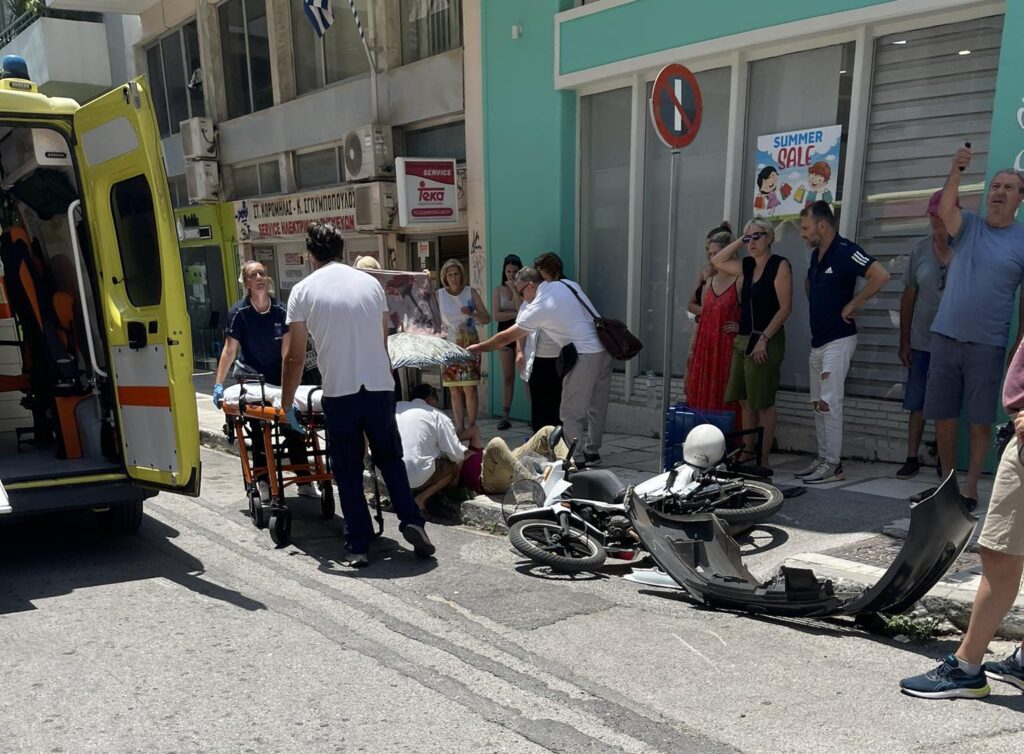 Καλαμάτα: Σοβαρός τραυματισμός οδηγού μηχανής στο κέντρο της πόλης (φωτογραφίες)