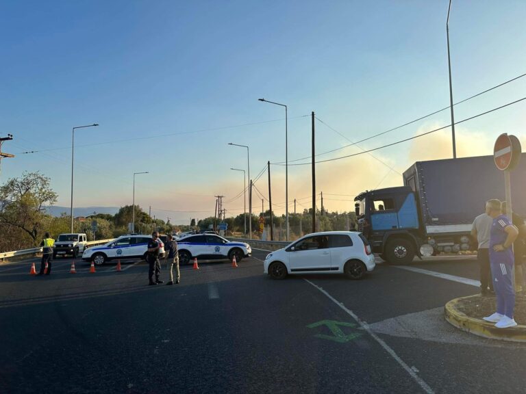 Λουτράκι: Μεγάλες ουρές αυτοκινήτων στην Ε.Ο Αθηνών- Κορίνθου εξαιτίας της πυρκαγιάς