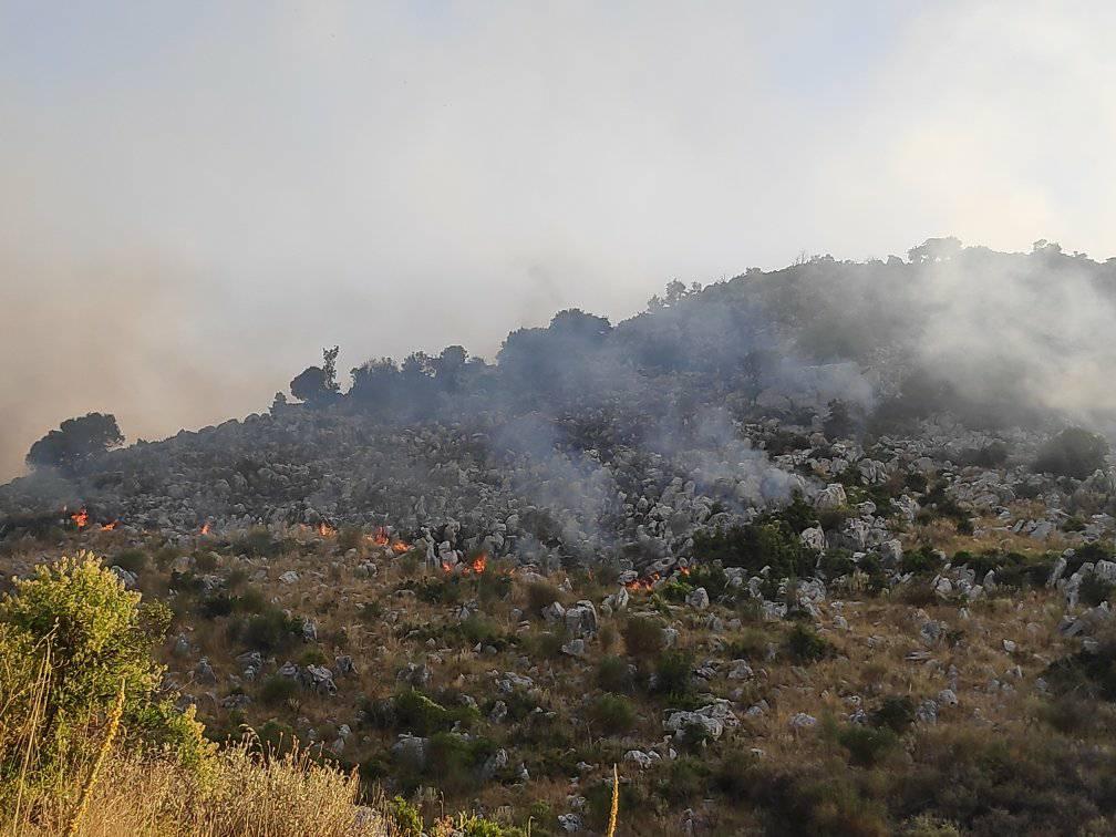 Κέρκυρα: Μεγάλη φωτιά στα ορεινά του όρους Παντοκράτορας – Εκκενώνονται οικισμοί (εικόνες)