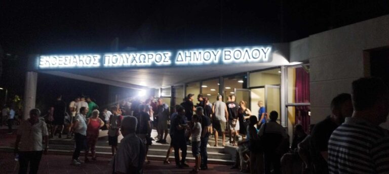 Βόλος: Τουλάχιστον 2500 κάτοικοι της Ν. Αγχίαλου έφτασαν στο Εκθεσιακό Κέντρο Βόλου (φωτό)
