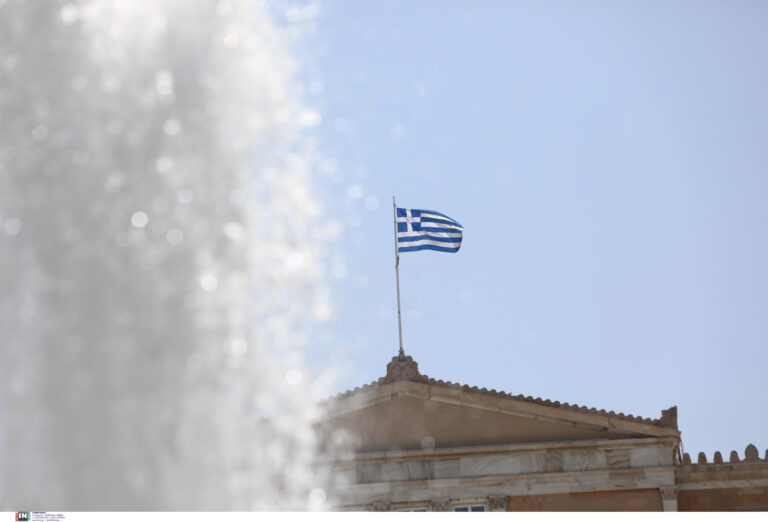 Καύσωνας: Τα μέτρα προστασίας των δημοσίων υπαλλήλων για Τρίτη και Τετάρτη