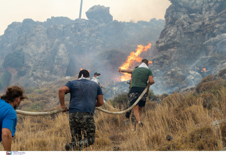 Φωτιά στη Ρόδο: Δύο C-130 με δασοκομάντος μεταβαίνουν στο νησί – Με 150 αστυνομικούς συνδράμει η ΕΛΑΣ
