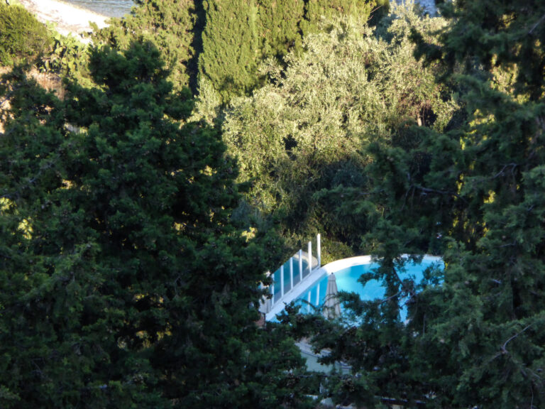 Τραγωδία στη Νέα Μάκρη: Νεκρή ανασύρθηκε  10χρονη από πισίνα – Τι λέει ο γιατρός που της έκανε ΚΑΡΠΑ