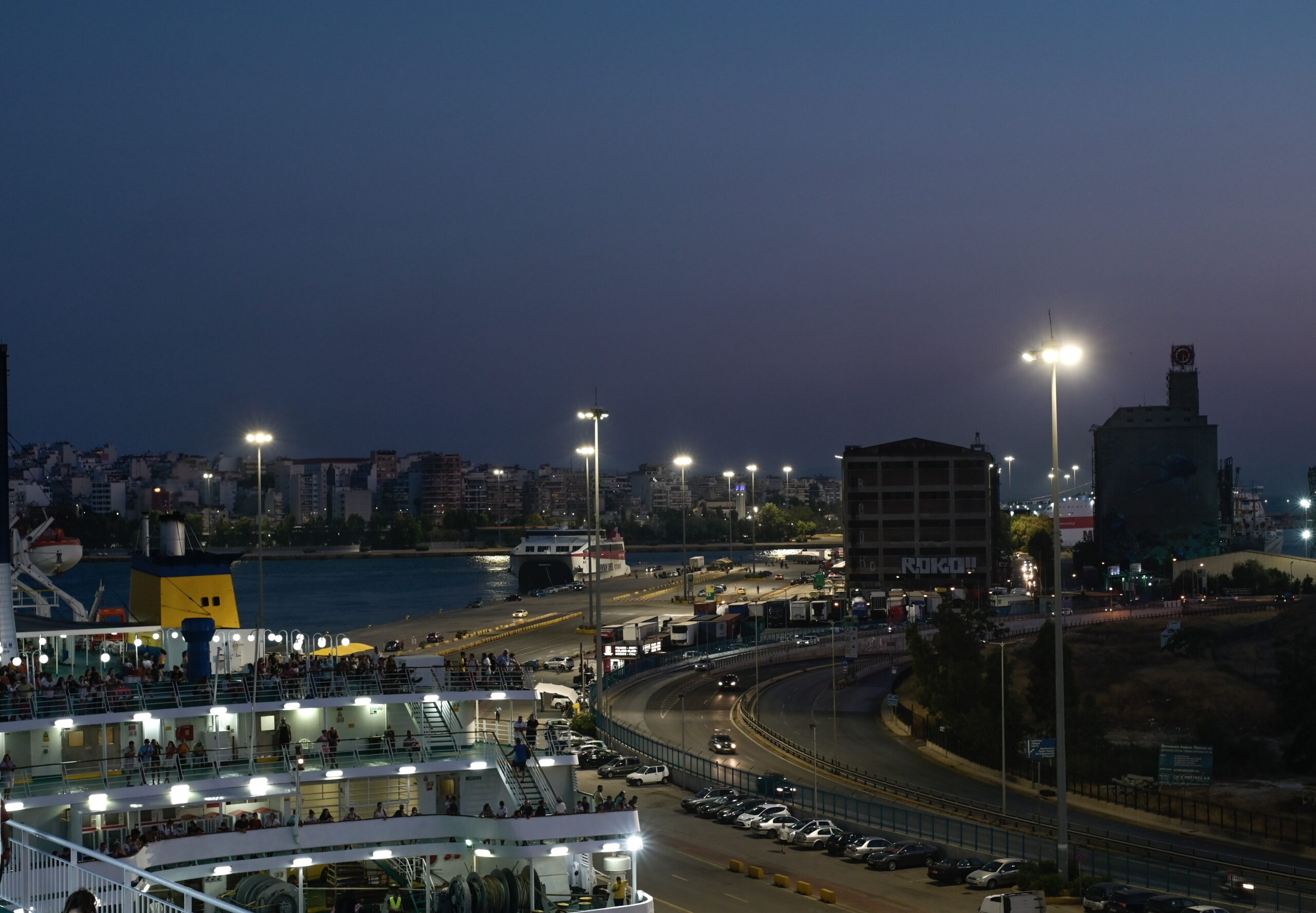 Κυβερνητική παρέμβαση προ των πυλών για μείωση στα ναύλα των πλοίων