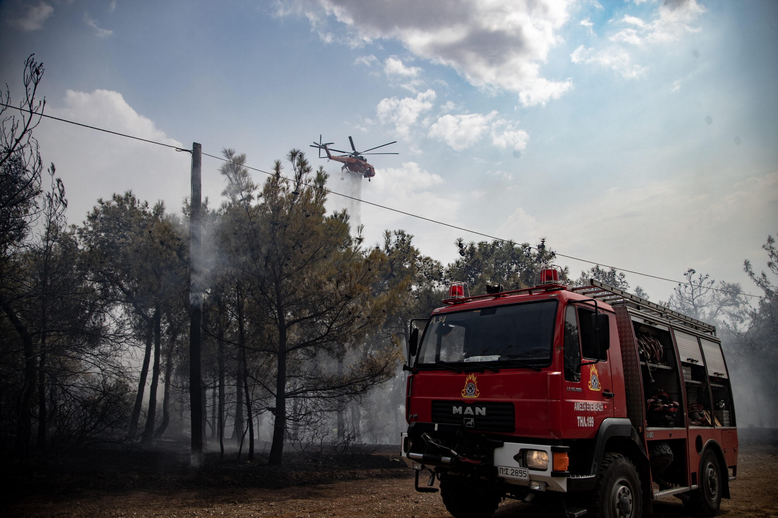 Σε ύφεση η φωτιά στην Κορινθία