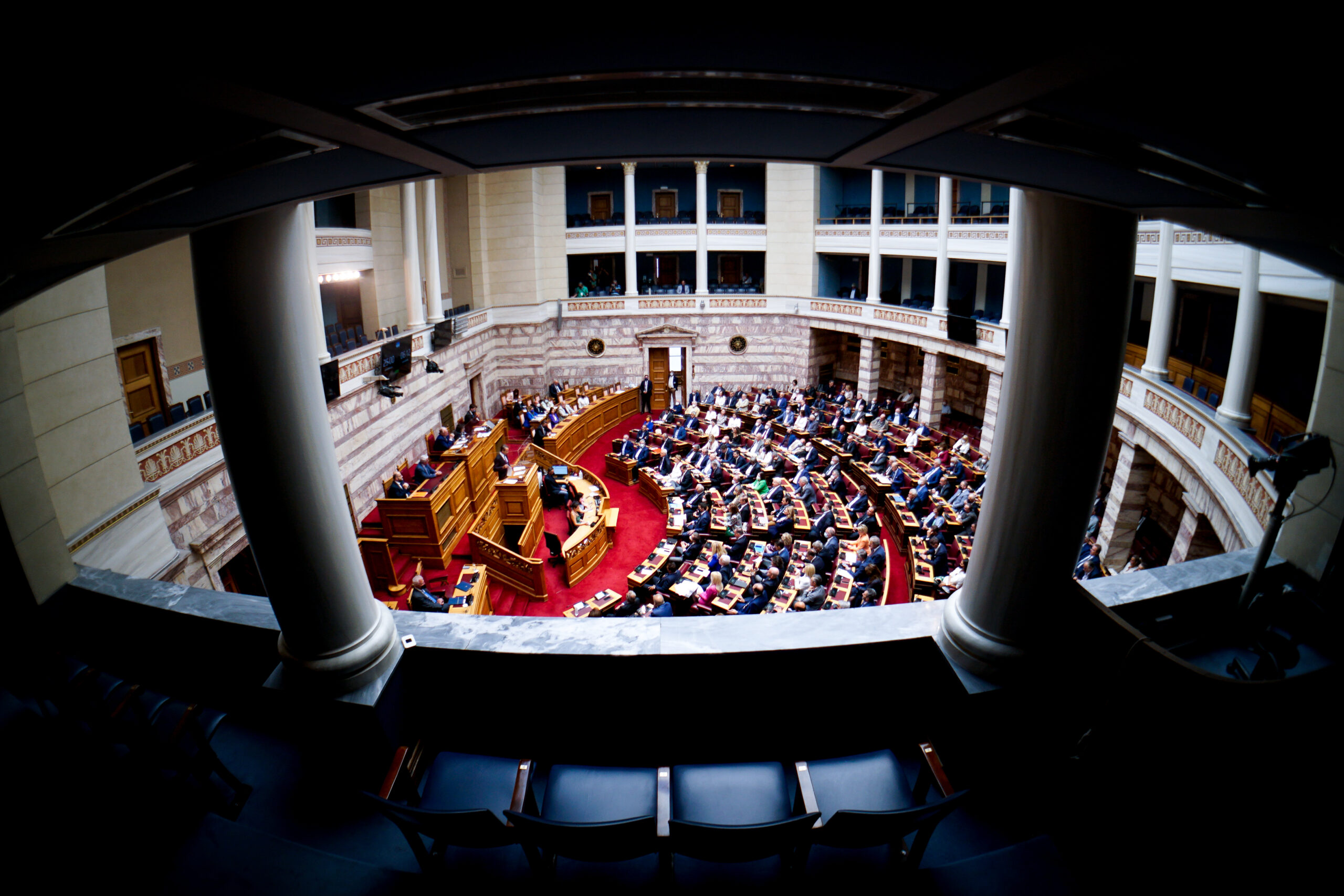 Χωροταξία νέας Βουλής: Οι νέες θέσεις των κομμάτων και οι γκρίνιες για τους «Σπαρτιάτες»