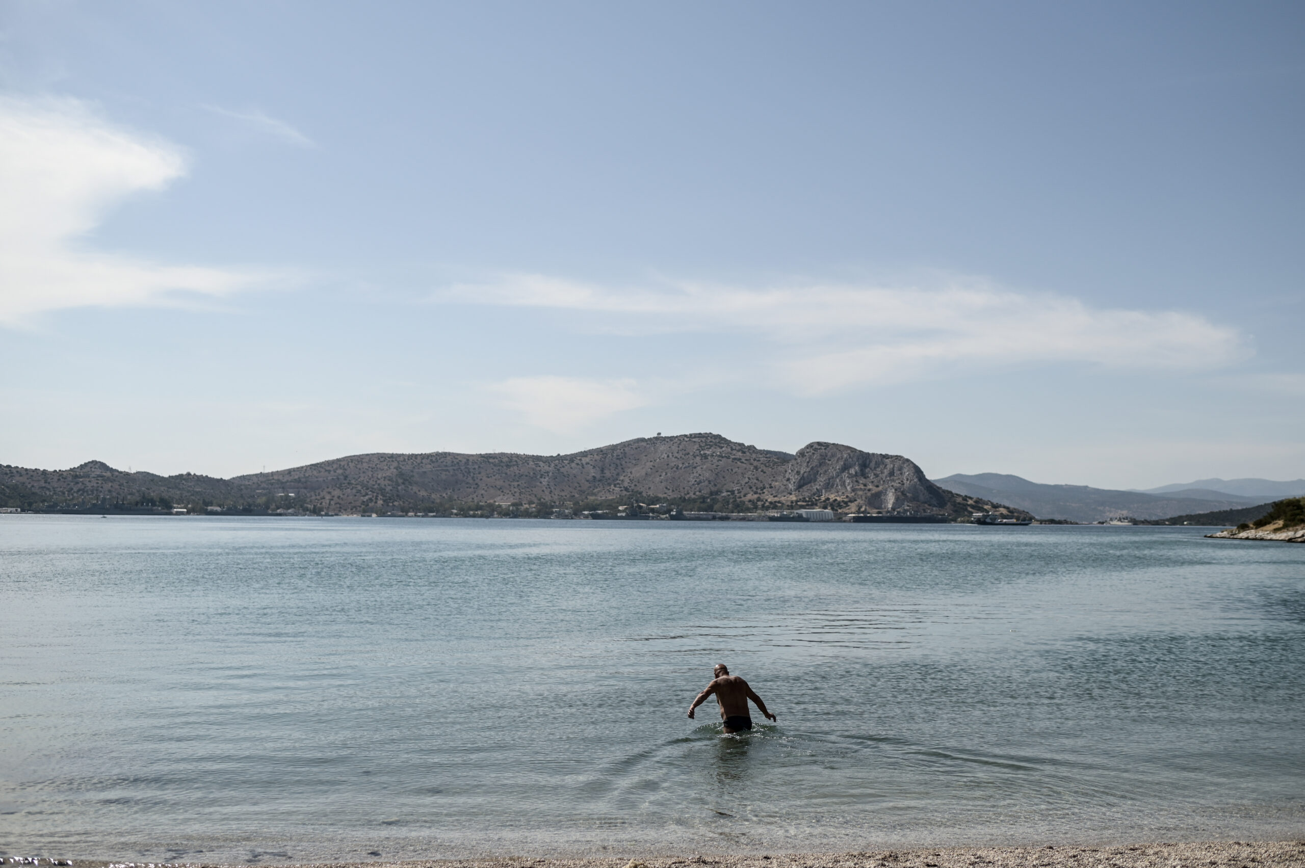 Δύο άτομα έχασαν τη ζωή τους χτες κάνοντας μπάνιο στη θάλασσα