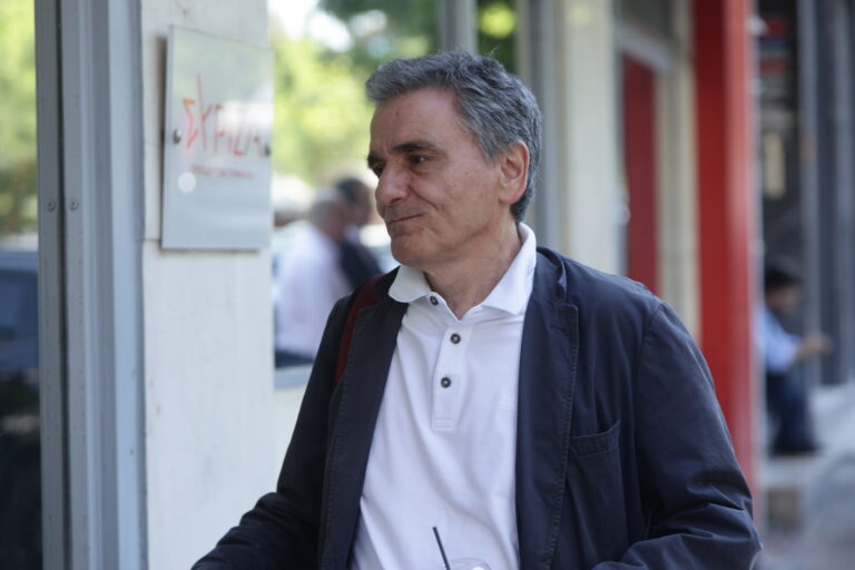 Τσακαλώτος: «Εφικτή και επιθυμητή μια Κ.Ο. με τους 6+6» – Διάσπαση προ των πυλών στον ΣΥΡΙΖΑ