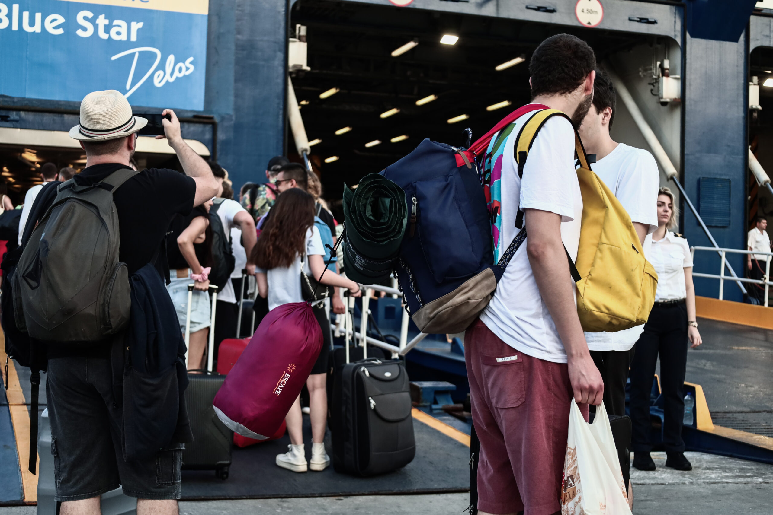 Αύξηση της επιβατικής κίνησης από τα λιμάνια του Πειραιά και της Ραφήνας το πρώτο 15ήμερο του Ιουλίου