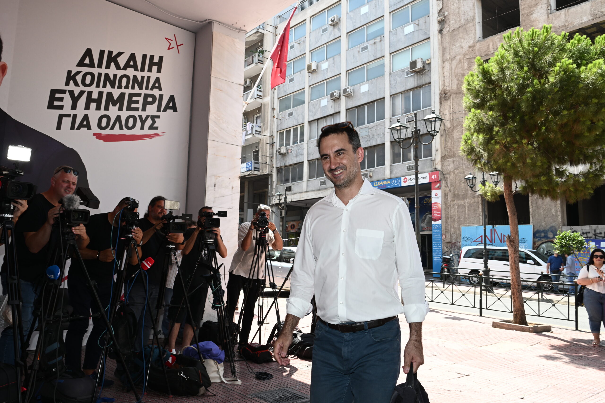 ΣΥΡΙΖΑ: Ο Αλέξης Χαρίτσης στηρίζει την υποψηφιότητα της Έφης Αχτσιόγλου για την ηγεσία του κόμματος